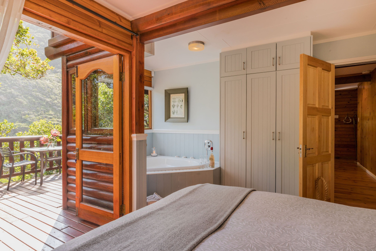 Bedroom 2, Ballots Bay Treehouse by HostAgents, Eden