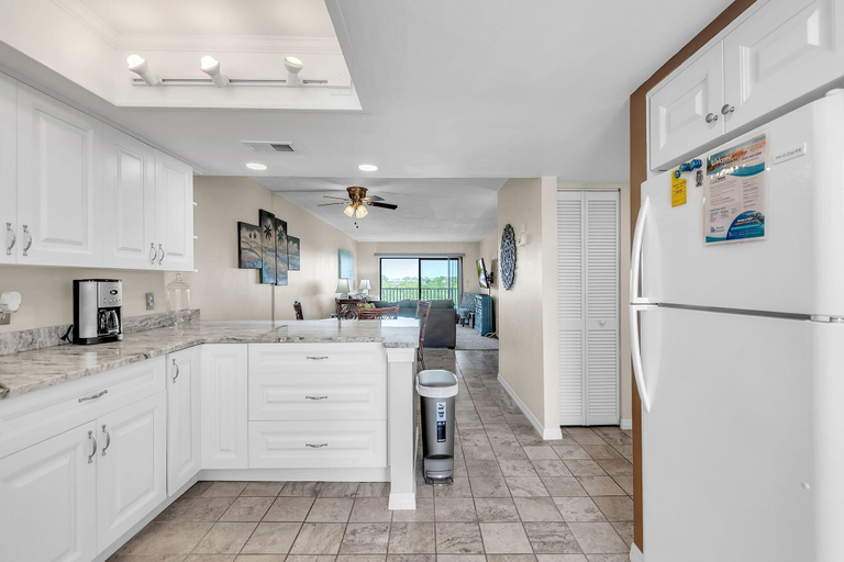 Interior 5, Bayshore Yacht & Tennis 205, Pinellas