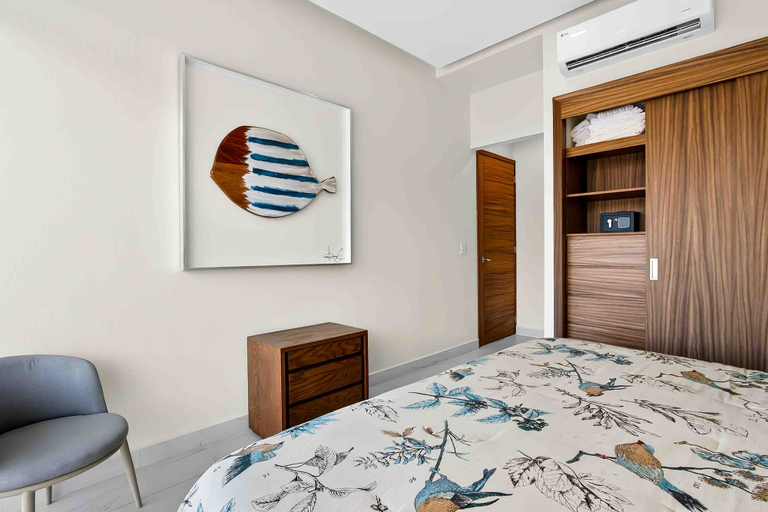 Room 2, Relaxing Condo With Rooftop Pool, Oceanview Balcony & Walkable Beach Access, Compostela