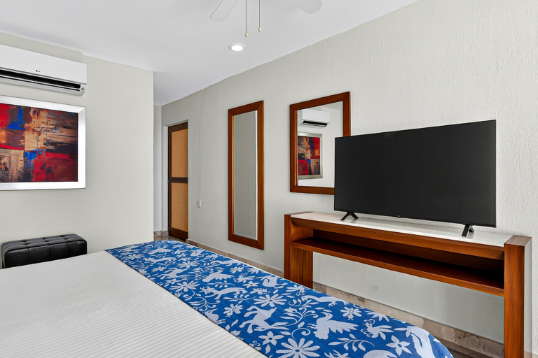 Room 2, Stylish Oceanview Suite With Infinity Pool, Full Kitchen & Bay-view Terrace, Puerto Vallarta