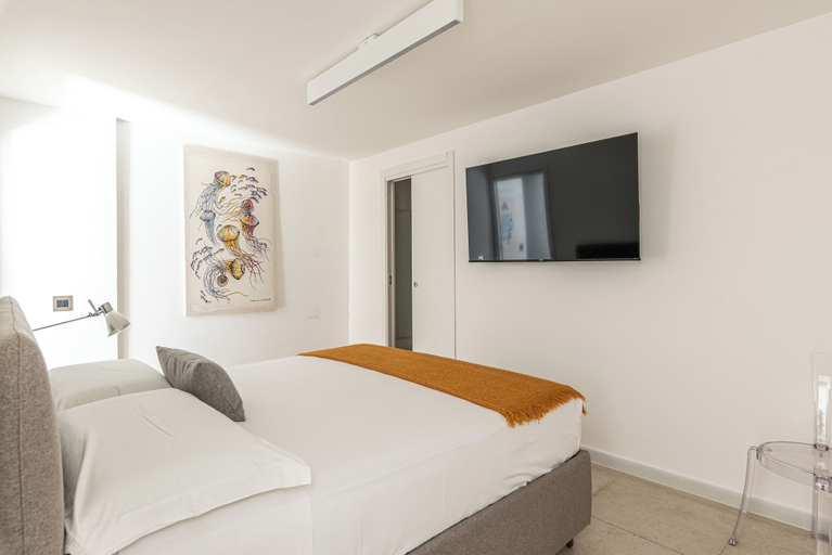 Room 2, Palazzo Ferrara - Loft with Private Garden by Wonderful Italy, Palermo