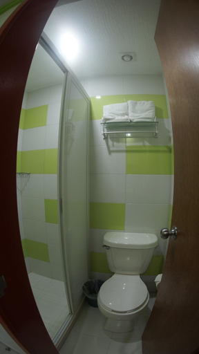 Bathroom, Hotel Yekkan, Huauchinango