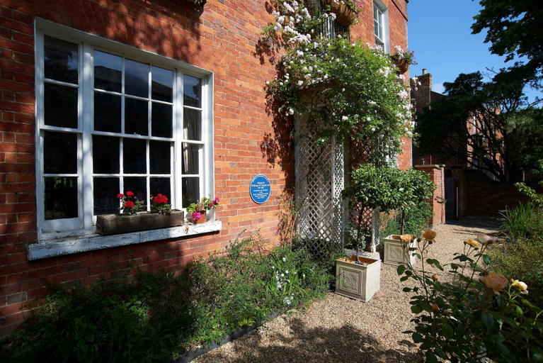 Room 2, Observatory House 9BR NR Universal With Pool, Bedfordshire