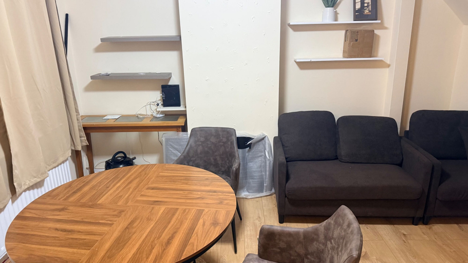 Interior 3, House Sleeps 2 with Parking, London