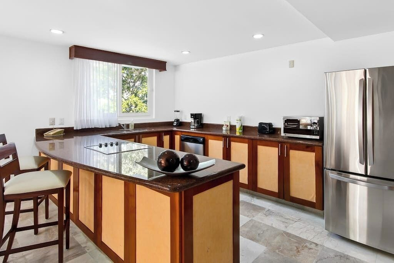 Private kitchen 4, Luxurious Partial Ocean-view Suite With 3 Pools, hot Tub, gym & Balcony, Puerto Vallarta