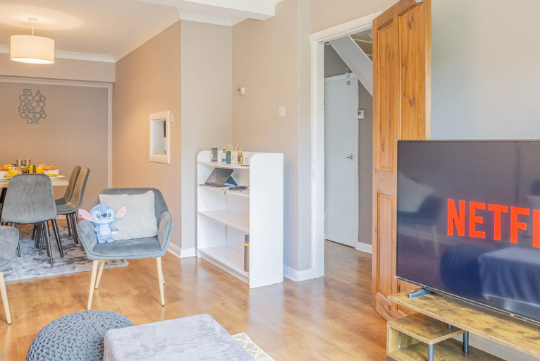 Room 5, Spacious 4-bed House Guildford Free Parking, Surrey