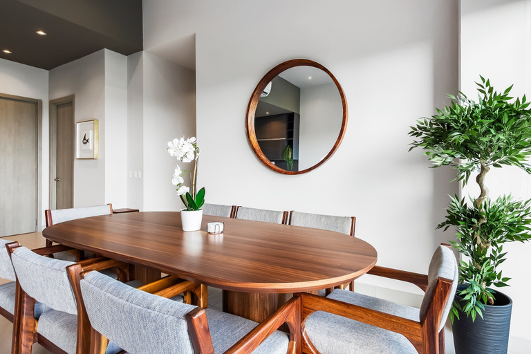Room 2, Modern Condo With Breathtaking Views, Infinity Pool, and en Suite Bedrooms, Compostela
