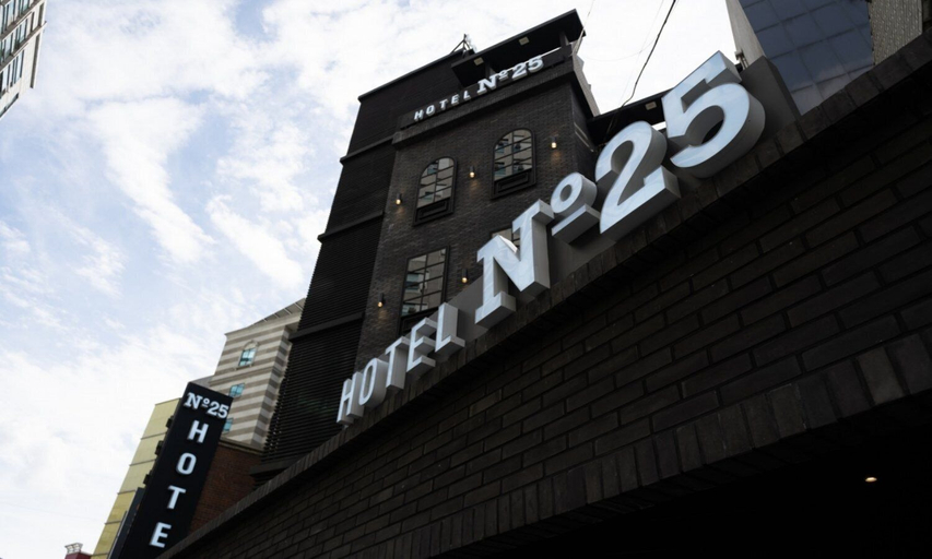 Exterior detail, No. 25 Hotel Sinchon, Mapo