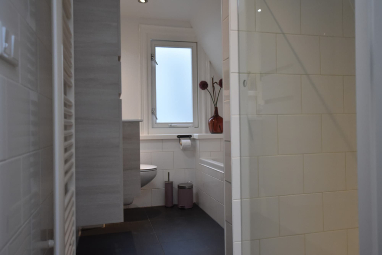 Bathroom 3, Holiday Home in Egmond by the Beach, Bergen