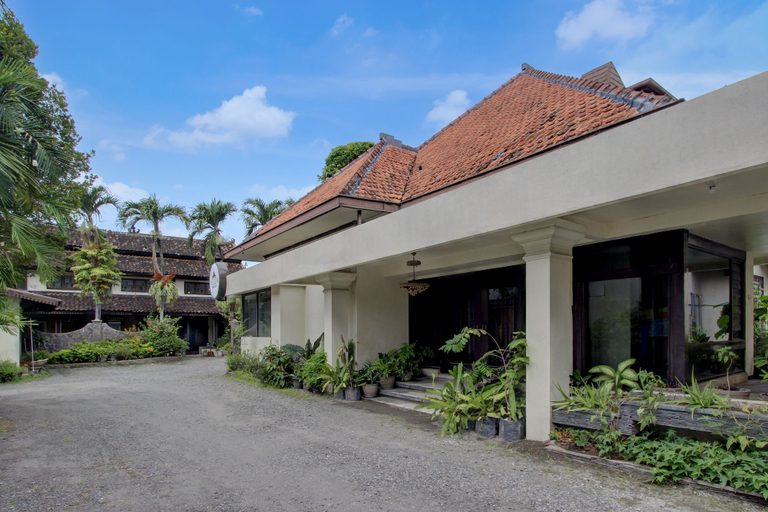 Exterior 2, Hotel O near Kampung Batik Kauman former, Solo