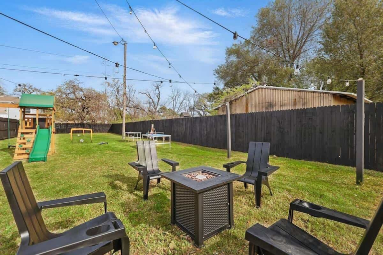 Interior 2, Modern 2BR Unit 3 With Hot Tub, Tarrant