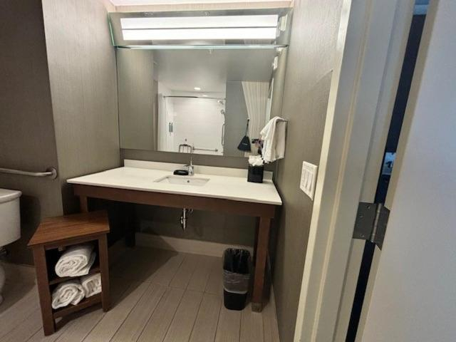 Bathroom 4, Courtyard by Marriott Deptford, Gloucester