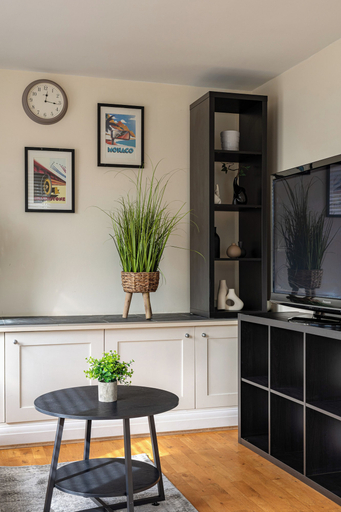 Others 5, One Bedroom Apartment in West Kensington, London