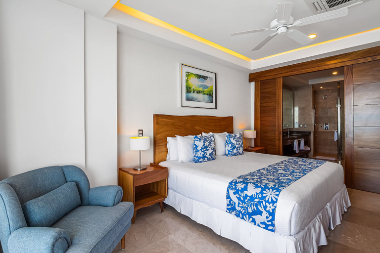 Room 3, Luxurious 6th-floor Condo With Pool, Oceanfront Balcony & Water View, Puerto Vallarta