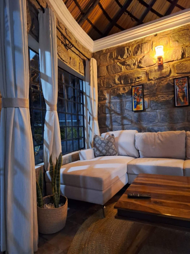 Room 2, Kiserian Cottage With Gazebo Garden Grill - 2343, Kajiado West