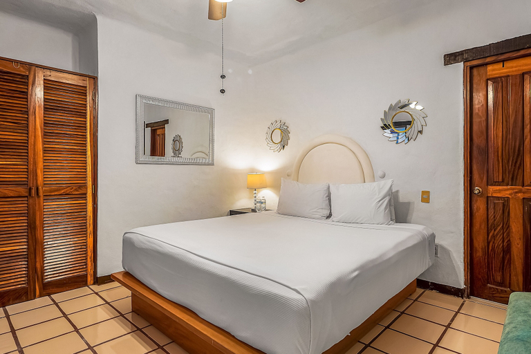 Room 3, Cozy Apartment w/ Balcony, Pool Views, Free Wifi, Puerto Vallarta