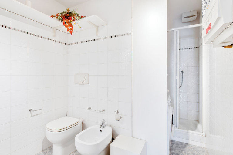 Bathroom 4, Piazza San Marco Studio Flat, Florence