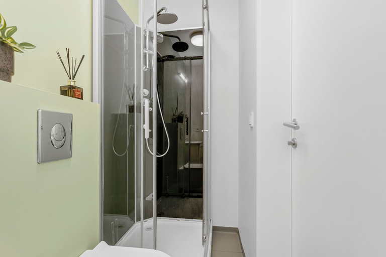 Bathroom 3, Aska Hraun, Hafnarfjörður