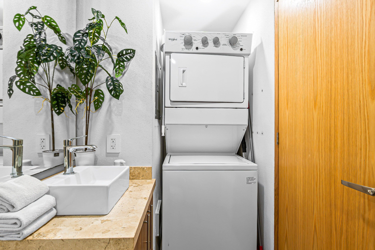 Laundry, Bright Coastal Condo With Pool Access, Private Balcony & Fast Wi-fi, Compostela