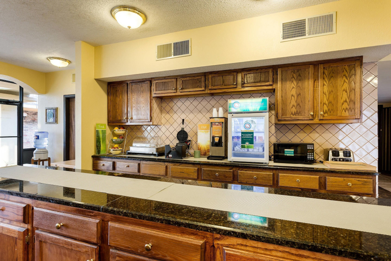 Food & Drinks 5, Quality Inn Blytheville, Mississippi