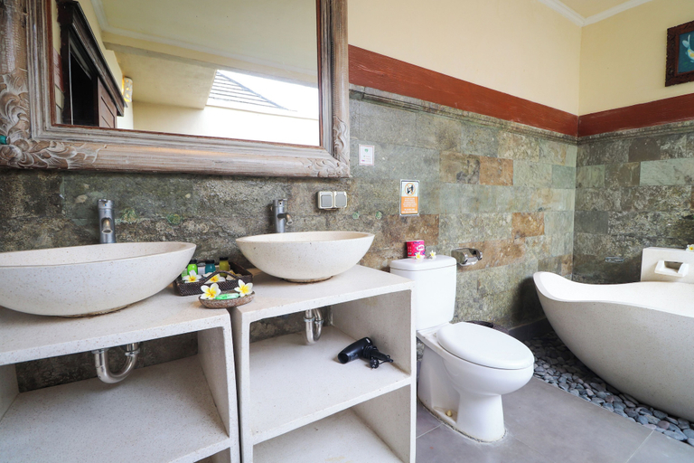 bathroom 19