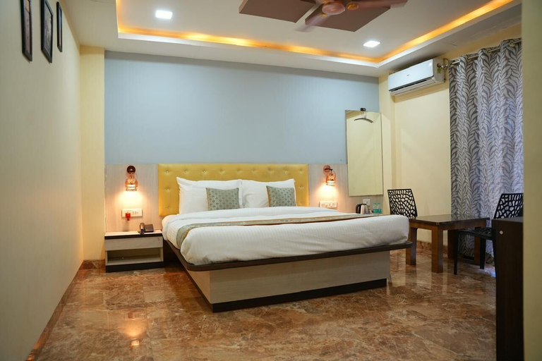 Room 5, Hotel Arindam Stay Inn, Satara