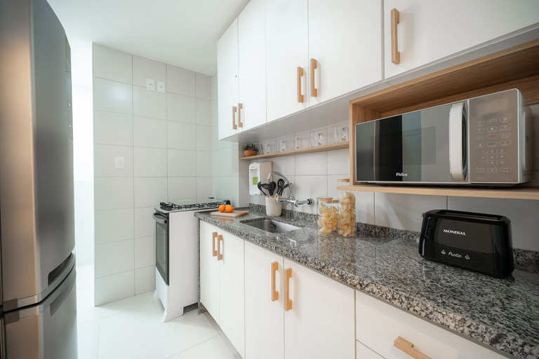 Private kitchen 3, Leblon | No coração do Leblon, 2 quartos a 300m da praia - por Casapē Rio, Rio de Janeiro