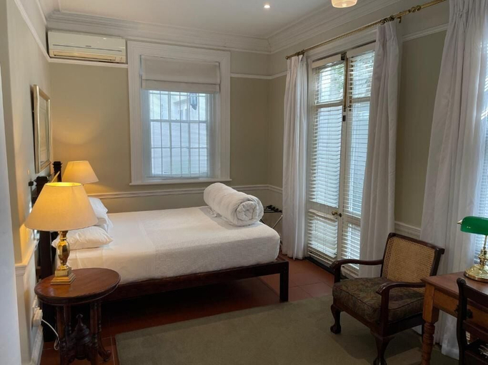 Room 4, Tintagel Guest House, City of Cape Town