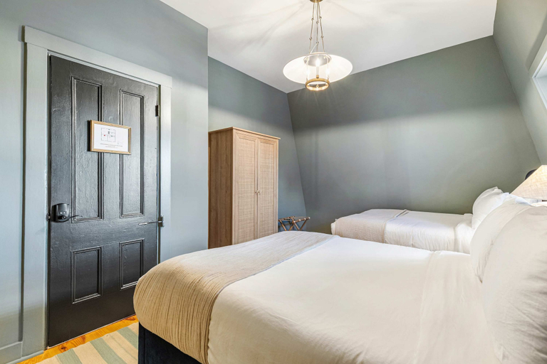 Room 5, Harborview Suite Harbor Views Timeless Luxury, Newport