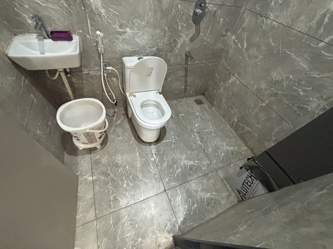 Bathroom 2, Hotel Shyam Jagat Palace, Sikar