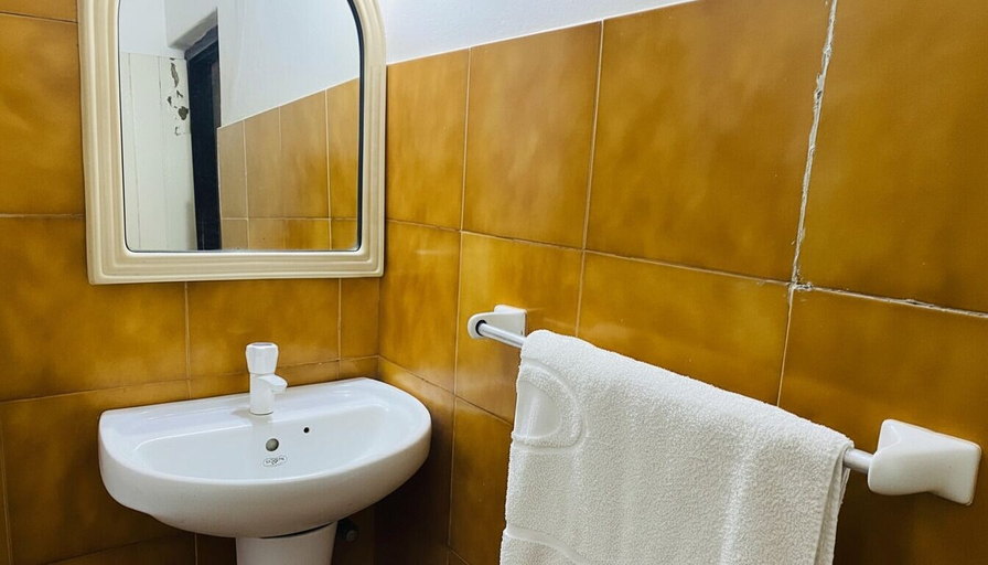 Bathroom 4, Habarana INN, Palugaswewa