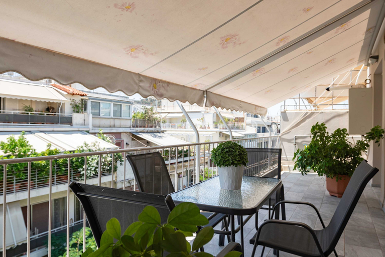 Room 3, Central Spacious Athenian Penthouse Getaway, Attica