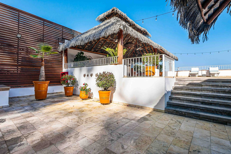 Terrace/patio 5, Elegant Multi-level Penthouse With Rooftop Jacuzzi, bay Views, Pool & Game Room, Puerto Vallarta