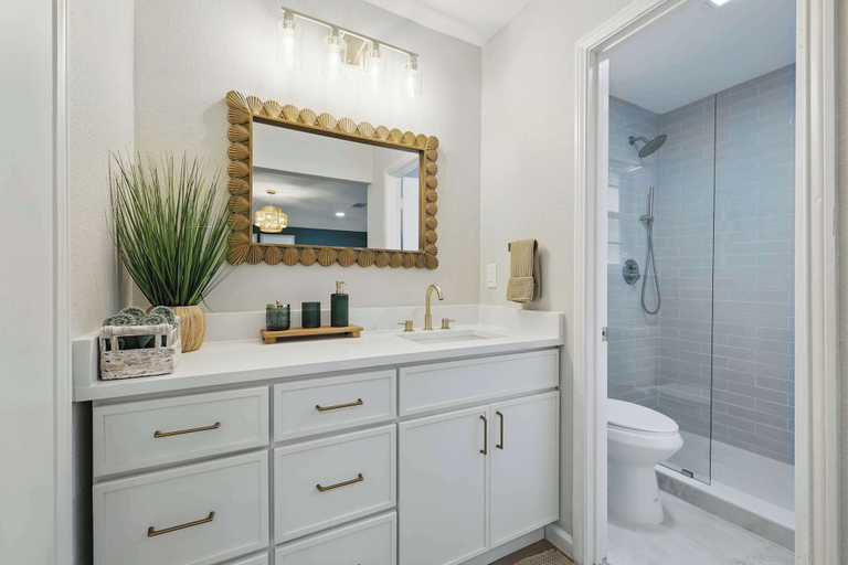Interior 4, Spacious 5BR 3BA Retreat With Pool & Hot Tub, Dallas