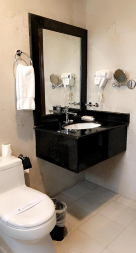 Bathroom 5, Golden Tulip Al Khobar Suites, Al Khobar