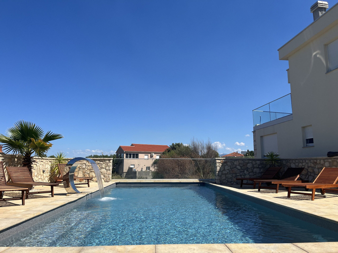 Room 2, Apartment Mariner 1 With Heated Pool, Nin