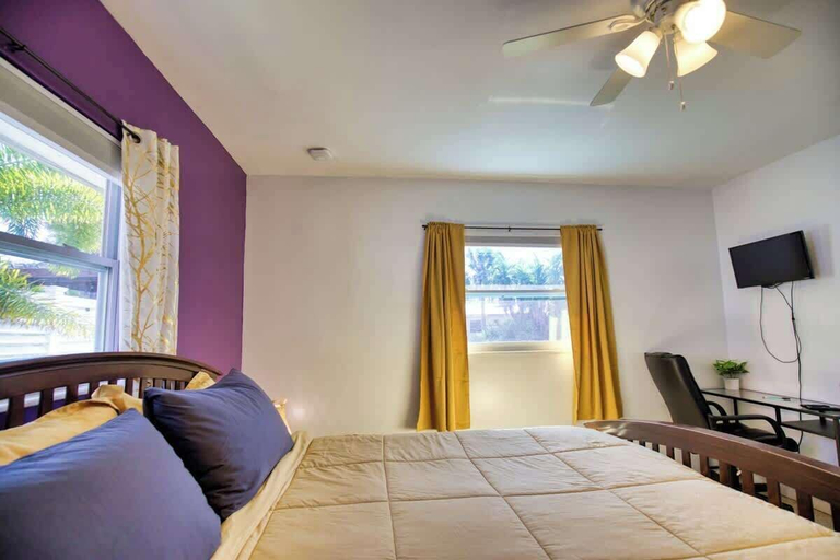 Interior 4, Stylish Retro Vibes Private BBQ & Beach Access, Sarasota