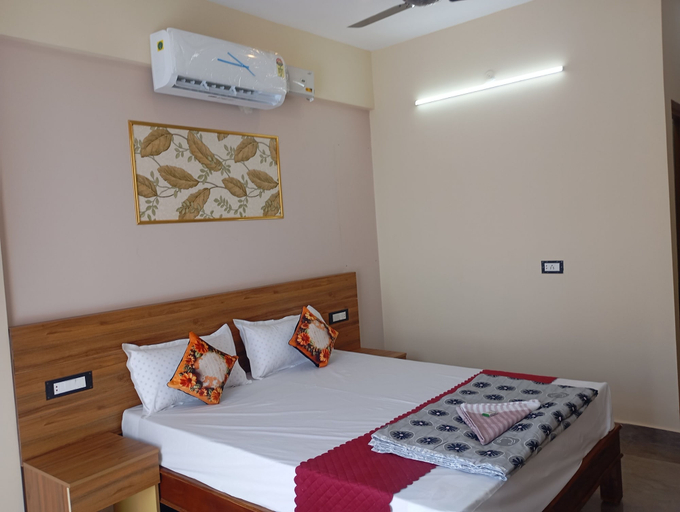 Room 2, URBAN STAY, Ernakulam