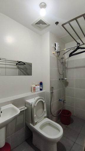 Bathroom, Kwarto, Quezon City
