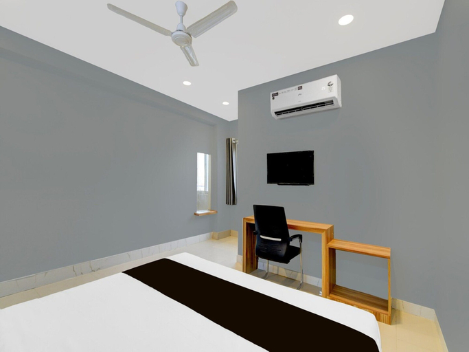 Room 5, Deluxe Hotel Santosh Palace, Kaushambi