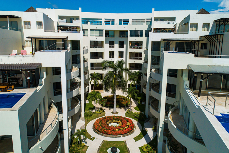 Exterior 4, Stylish Beach Condo With Balcony View, Pool, Wifi & Central AC, Compostela