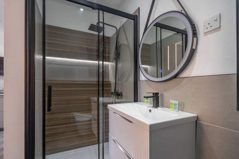 Bathroom 3, Shoreditch Luxe, London