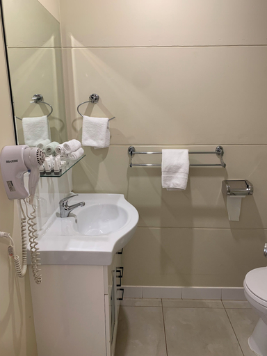 Bathroom 3, Balranald Club Motel, Balranald