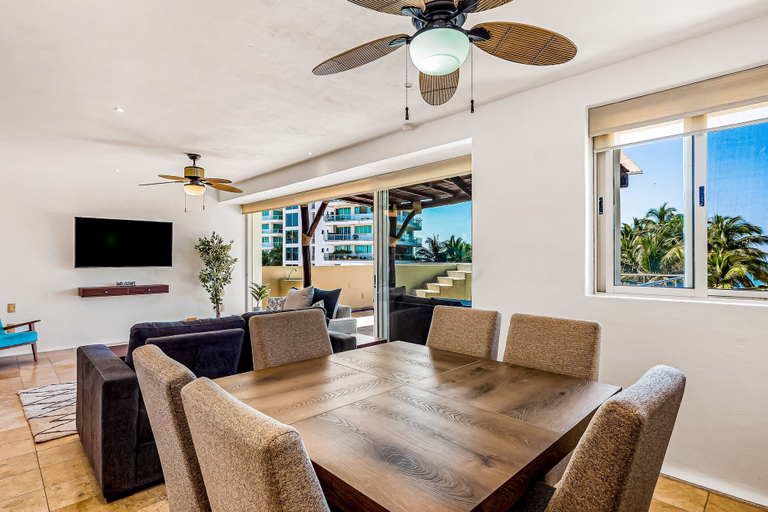Room 4, Charming Condo With Ocean-view, Pool & Balcony, Compostela