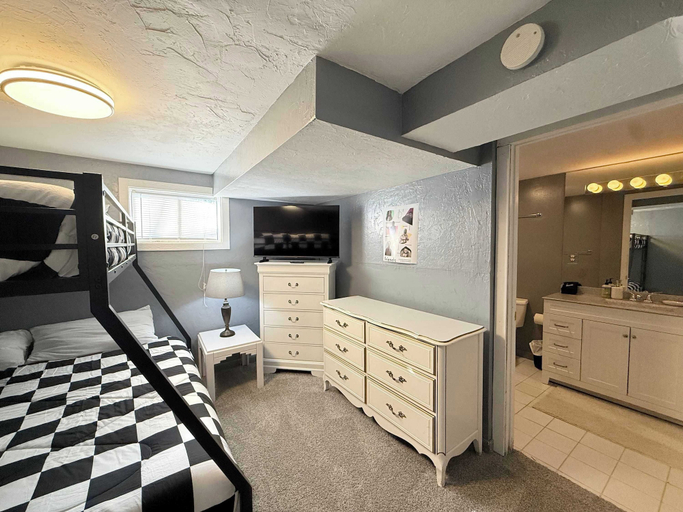 Room 5, Wake & Walk Retreat w/ Hot Tub, Camden