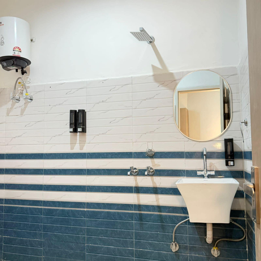 Bathroom 5, A ONE RESIDENCY, Gurgaon
