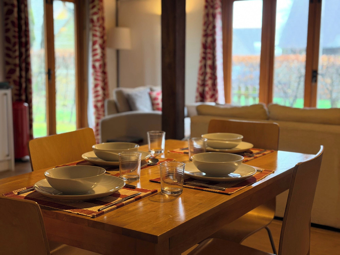 Dining, Cabin Sleeps 6 With Parking and Patio, Cornwall