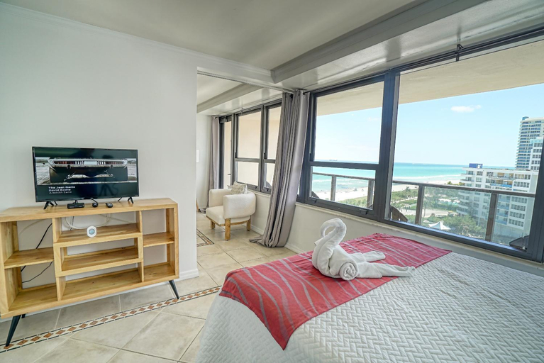 Bedroom, Oceanview Apartment on the beach 123, Miami-Dade