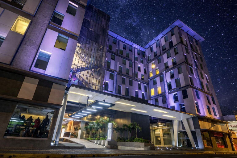 Exterior & Views