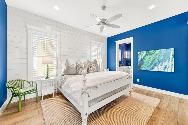 Bedroom 2, Blue Crab 300 GR, Nueces